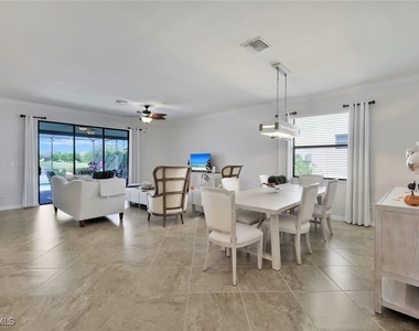 9207 Shadow Oak Lane - Photo Thumbnail 3