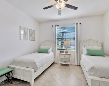 9207 Shadow Oak Lane - Photo Thumbnail 14