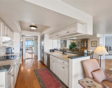 5550 Heron Point Drive - Photo Thumbnail 9