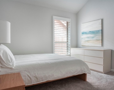 30142 Gold Finch Place - Photo Thumbnail 21