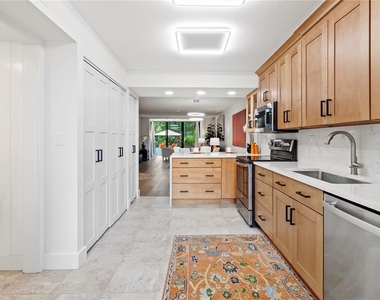806 Bayport Way - Photo Thumbnail 12
