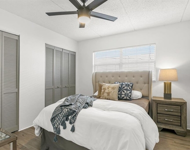 807 S Howard Avenue - Photo Thumbnail 8