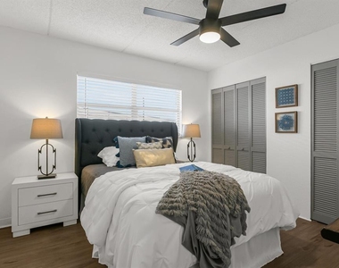 807 S Howard Avenue - Photo Thumbnail 10