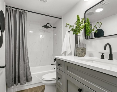 807 S Howard Avenue - Photo Thumbnail 13