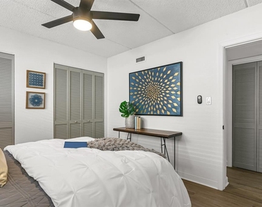 807 S Howard Avenue - Photo Thumbnail 11