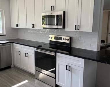 2460 E Vina Del Mar Boulevard - Photo Thumbnail 4