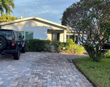 2460 E Vina Del Mar Boulevard - Photo Thumbnail 2