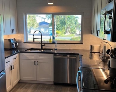 2460 E Vina Del Mar Boulevard - Photo Thumbnail 3