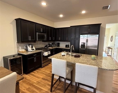 5235 Nw 33rd Place - Photo Thumbnail 12