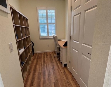 5235 Nw 33rd Place - Photo Thumbnail 9