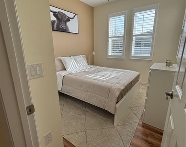 5235 Nw 33rd Place - Photo Thumbnail 7