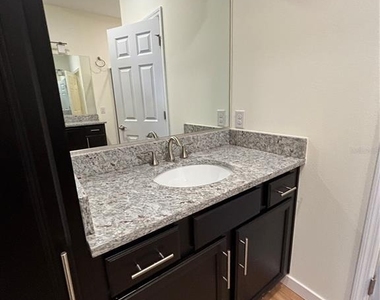 5235 Nw 33rd Place - Photo Thumbnail 17