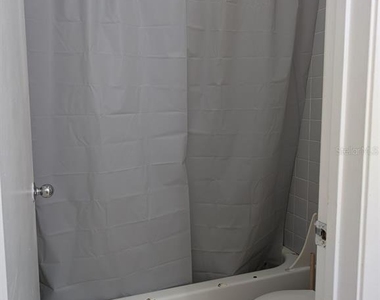 2601 Sw Archer Road - Photo Thumbnail 5