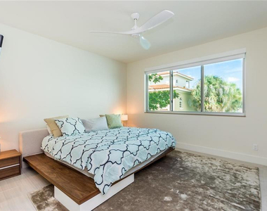 240 Shore Court - Photo Thumbnail 13