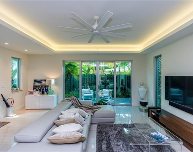 240 Shore Court - Photo Thumbnail 10