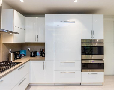 240 Shore Court - Photo Thumbnail 4