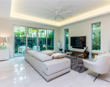 240 Shore Court - Photo Thumbnail 5