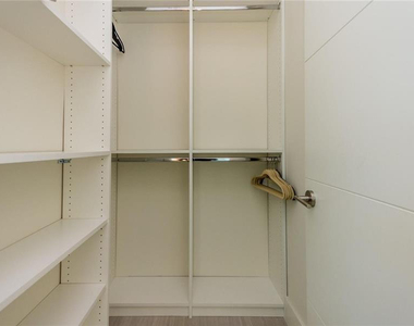 240 Shore Court - Photo Thumbnail 15