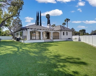 5520 Woodlake Avenue - Photo Thumbnail 37