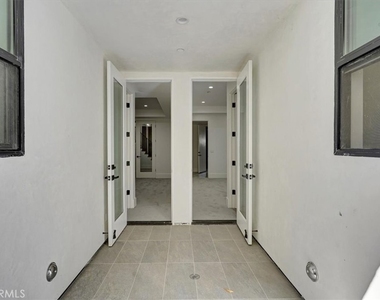 5520 Woodlake Avenue - Photo Thumbnail 28