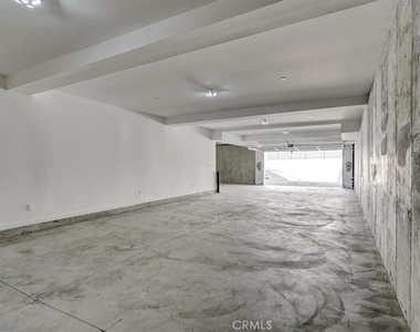 5520 Woodlake Avenue - Photo Thumbnail 35