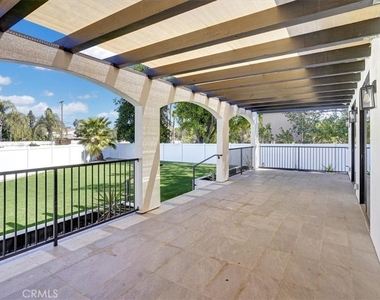 5520 Woodlake Avenue - Photo Thumbnail 36