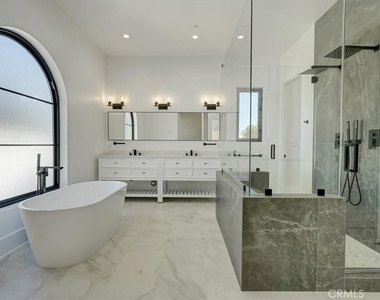 5520 Woodlake Avenue - Photo Thumbnail 15
