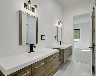 5520 Woodlake Avenue - Photo Thumbnail 19