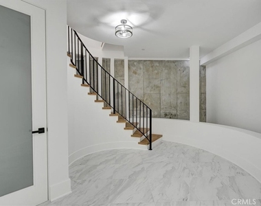 5520 Woodlake Avenue - Photo Thumbnail 22