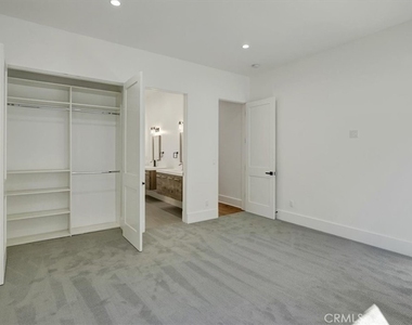 5520 Woodlake Avenue - Photo Thumbnail 18