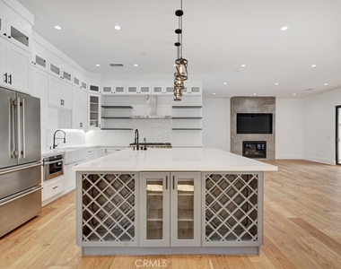 5520 Woodlake Avenue - Photo Thumbnail 10