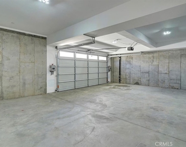 5520 Woodlake Avenue - Photo Thumbnail 34