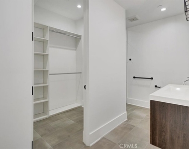 5520 Woodlake Avenue - Photo Thumbnail 30