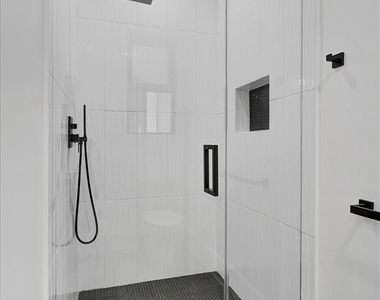 5520 Woodlake Avenue - Photo Thumbnail 32