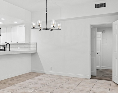 1630 S Bentley Avenue - Photo Thumbnail 5