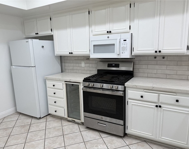 1630 S Bentley Avenue - Photo Thumbnail 20