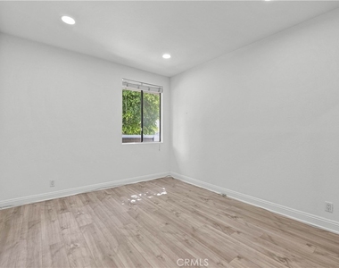 1630 S Bentley Avenue - Photo Thumbnail 10