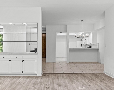 1630 S Bentley Avenue - Photo Thumbnail 9