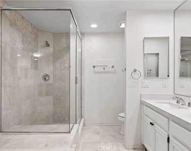 1630 S Bentley Avenue - Photo Thumbnail 15