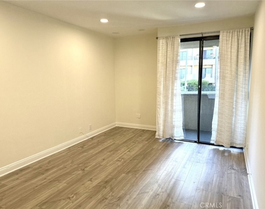 1630 S Bentley Avenue - Photo Thumbnail 26