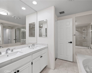 1630 S Bentley Avenue - Photo Thumbnail 16