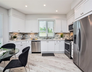 10718 Acama Street - Photo Thumbnail 7