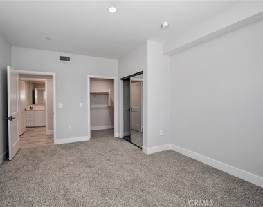 10718 Acama Street - Photo Thumbnail 27