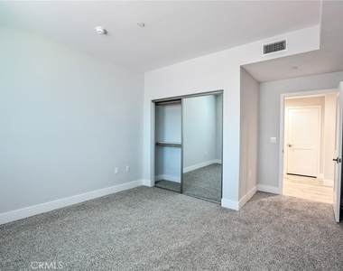 10718 Acama Street - Photo Thumbnail 31