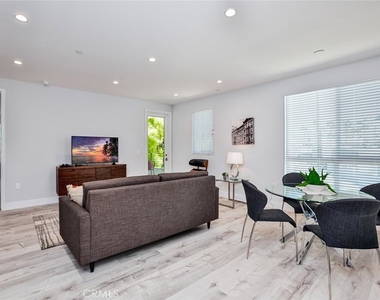 10718 Acama Street - Photo Thumbnail 3