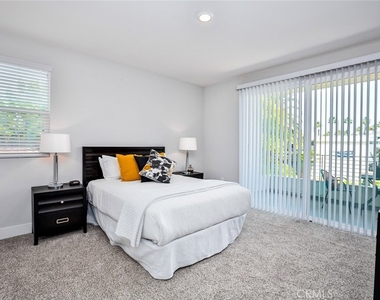 10718 Acama Street - Photo Thumbnail 32