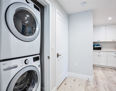 10718 Acama Street - Photo Thumbnail 21