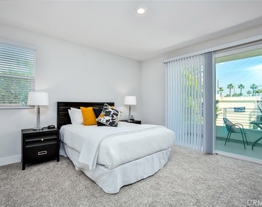 10718 Acama Street - Photo Thumbnail 15