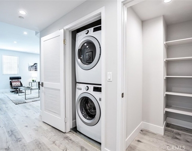 10718 Acama Street - Photo Thumbnail 23
