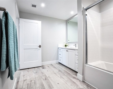 10718 Acama Street - Photo Thumbnail 25